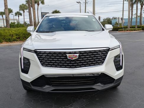 Used 2025 Cadillac XT4 Premium Luxury w/ Technology Package image 8