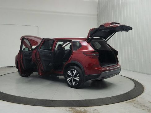 Used 2024 Nissan Rogue SL w/ SL Premium Package FWD image 14