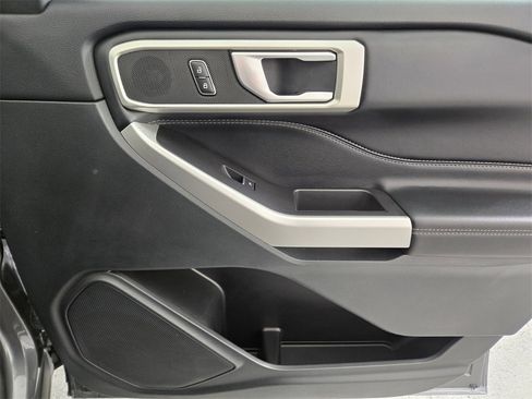 Used 2023 Ford Explorer XLT image 22