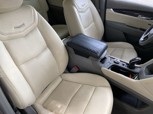 Used 2021 Cadillac XT6 Premium Luxury FWD image 36
