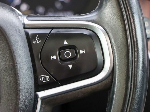 Used 2021 Volvo XC60 T6 Momentum w/ Premium Package AWD/4WD image 30