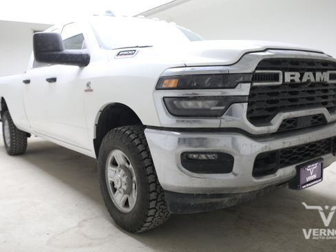 Used 2025 RAM 2500 Tradesman w/ Chrome Appearance Group AWD/4WD image 7