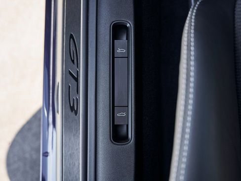 Used 2025 Porsche 911 GT3 w/ Chrono Package image 39