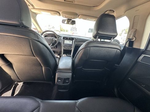 Used 2020 Ford Fusion SEL FWD image 18