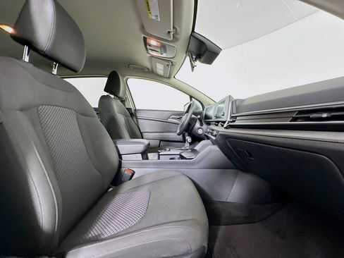 Used 2025 Kia Sportage LX FWD image 30