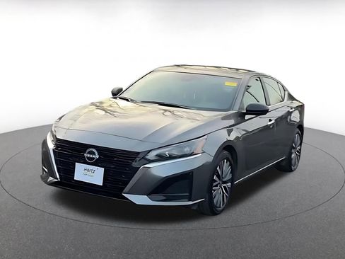 Used 2025 Nissan Altima 2.5 SV image 4