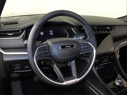 New 2025 Jeep Grand Cherokee Limited w/ Luxury Tech Group II image 14