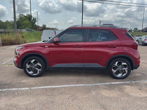 Used 2022 Hyundai Venue Limited FWD image 5