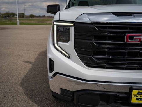 Used 2022 GMC Sierra 1500 Pro w/ Pro Value Package RWD image 4