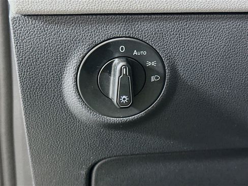 Used 2024 Volkswagen Taos SE image 16