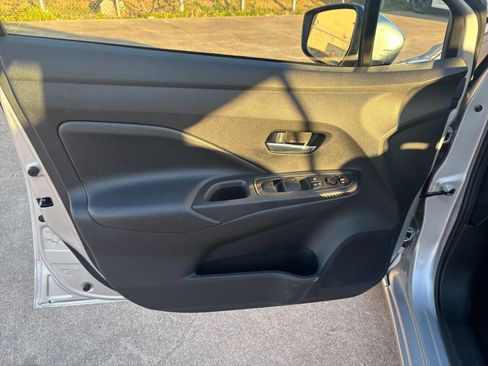 Used 2025 Nissan Versa SV image 18