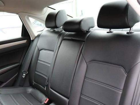 Used 2020 Volkswagen Passat 2.0T SE image 16