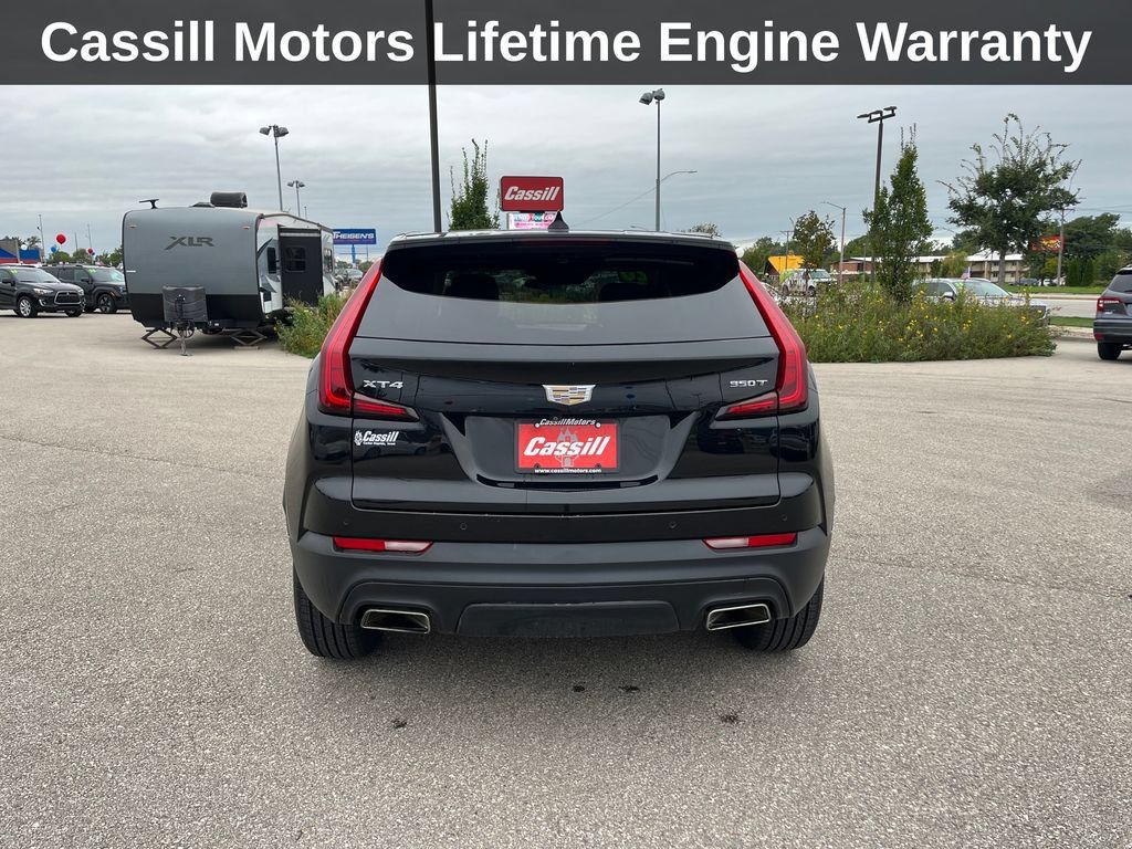 Used 2020 Cadillac XT4 Luxury w/ Cold Weather Package FWD image 5