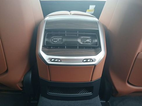 New 2025 BMW i7 xDrive60 image 14