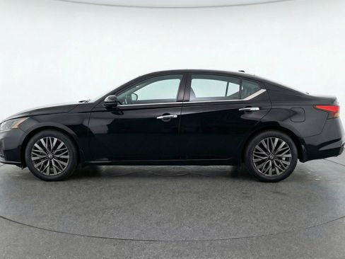 Used 2025 Nissan Altima 2.5 SV image 5