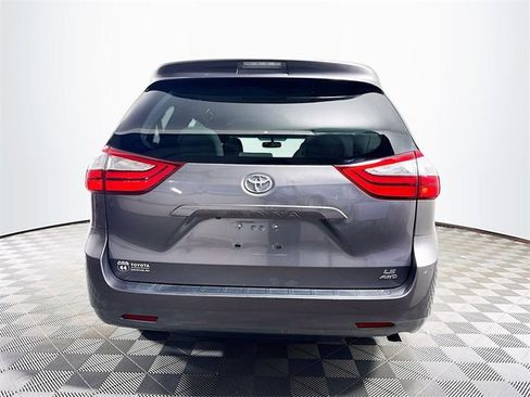 Used 2016 Toyota Sienna LE image 7