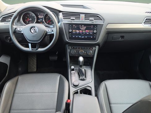 Used 2021 Volkswagen Tiguan SE w/ Panoramic Sunroof Package AWD/4WD image 7