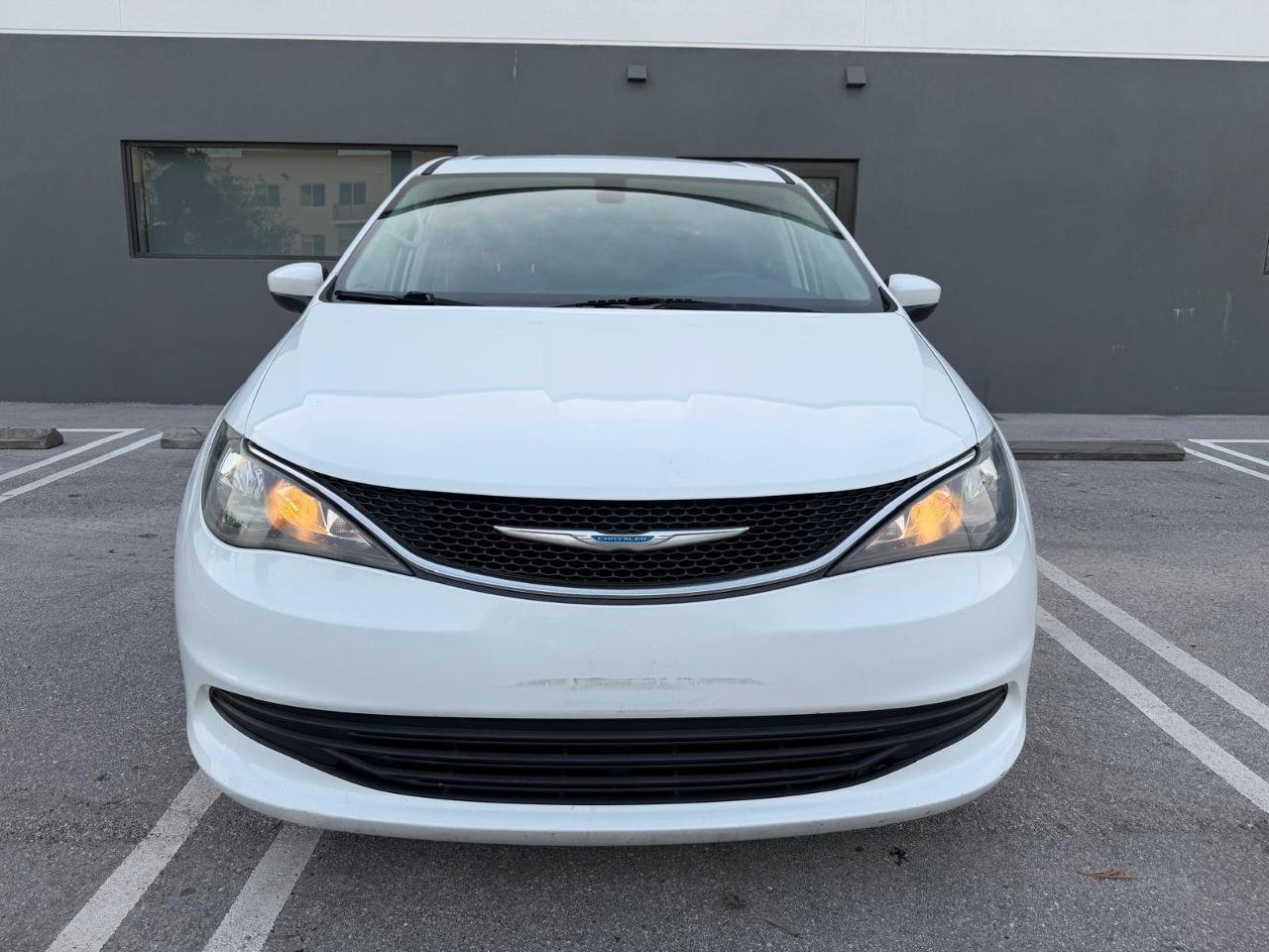 Used 2018 Chrysler Pacifica LX FWD image 8