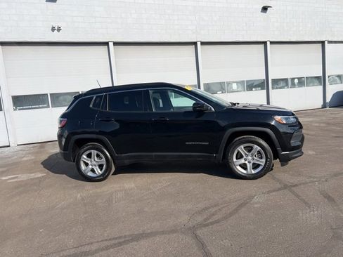 Used 2024 Jeep Compass Latitude image 4