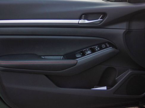 New 2025 Nissan Altima 2.5 SR image 26