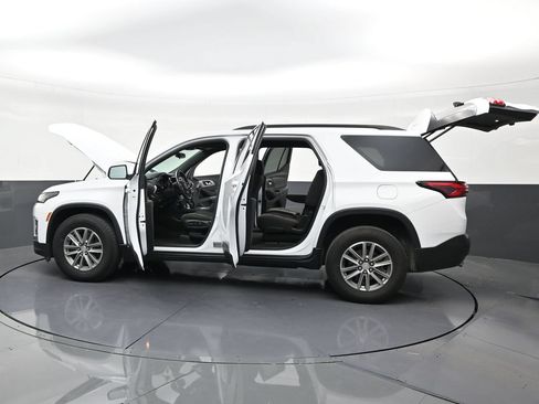 Used 2023 Chevrolet Traverse LT FWD image 30