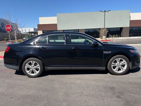 Used 2017 Ford Taurus SE FWD image 4