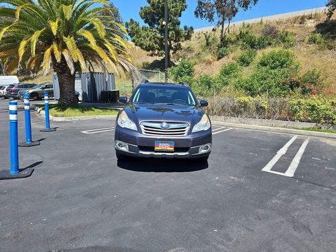 Used 2011 Subaru Outback 2.5i Premium image 2