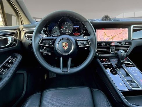 Used 2025 Porsche Macan AWD/4WD image 8