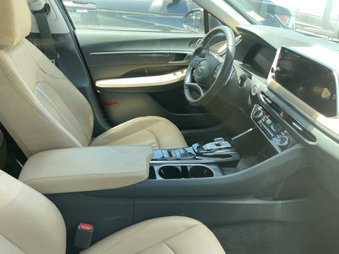 Used 2023 Hyundai Sonata Limited w/ Cargo Package FWD image 6