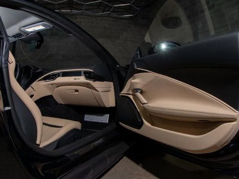 Used 2021 Ferrari Roma image 32