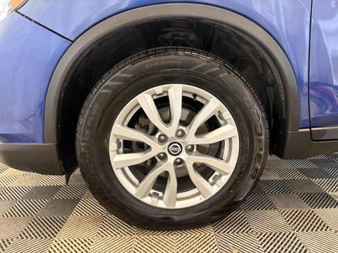 Used 2019 Nissan Rogue SV image 19