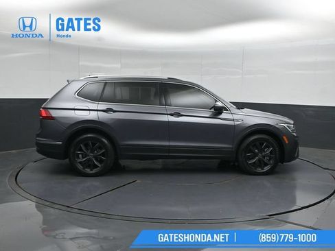 Used 2024 Volkswagen Tiguan SE FWD image 3