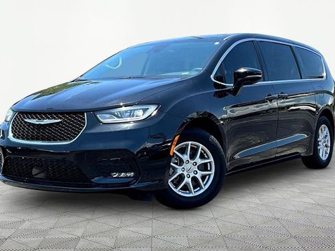 Used 2024 Chrysler Pacifica Touring-L FWD image 1