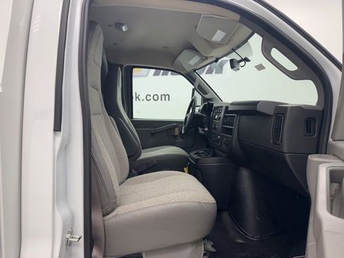 New 2025 Chevrolet Express 3500 Work Van w/ Power Convenience Package image 35