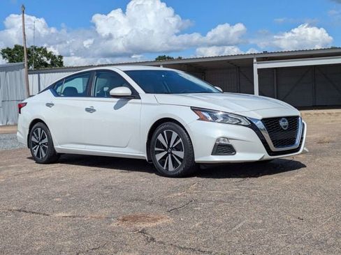 Used 2022 Nissan Altima 2.5 SV FWD image 2