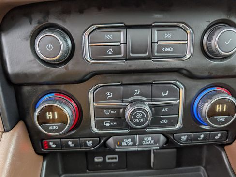 Used 2021 Chevrolet Tahoe High Country w/ Premium Package image 19