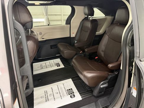 Certified 2021 Toyota Sienna Platinum image 24