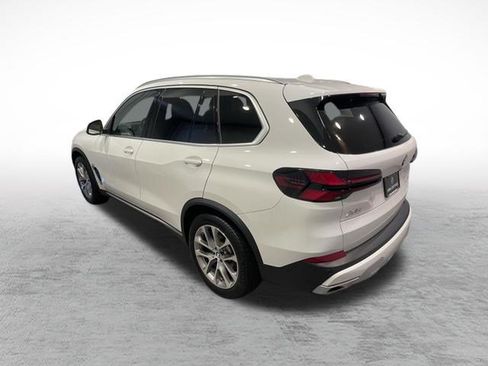 Used 2024 BMW X5 xDrive40i w/ Premium Package AWD/4WD image 4