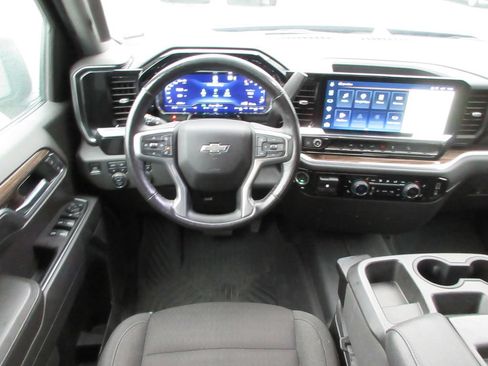 Certified 2022 Chevrolet Silverado 1500 RST AWD/4WD image 17