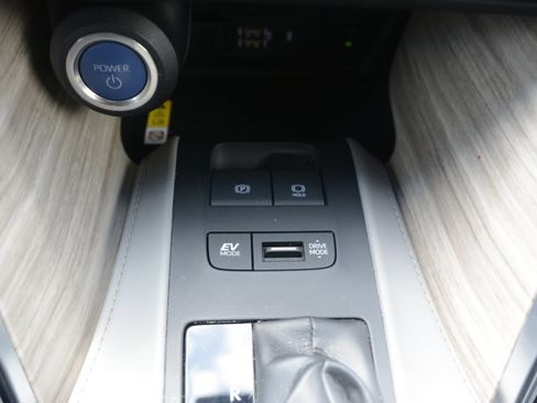 Used 2022 Toyota Venza XLE AWD/4WD image 22