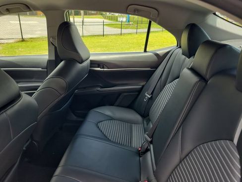 Used 2024 Toyota Camry SE FWD image 11