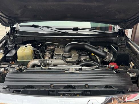 Used 2017 Nissan Titan SV AWD/4WD image 12