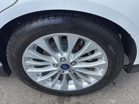 Used 2017 Ford C-MAX Energi SE image 9