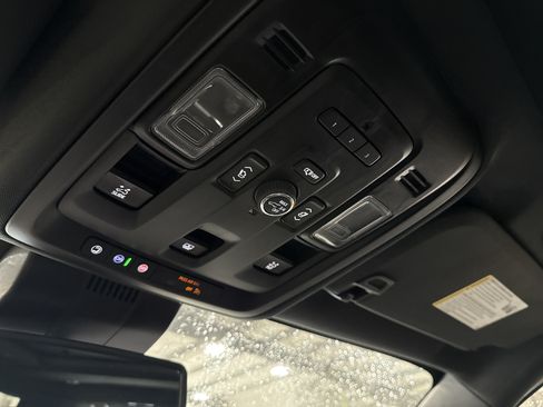 Used 2024 GMC Yukon AT4 w/ Technology Package AWD/4WD image 12