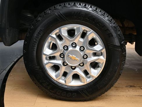 Used 2022 Chevrolet Silverado 2500 LT w/ Convenience Package image 13