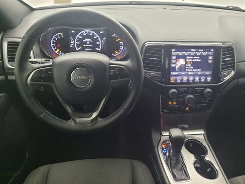 Used 2019 Jeep Grand Cherokee Laredo image 22