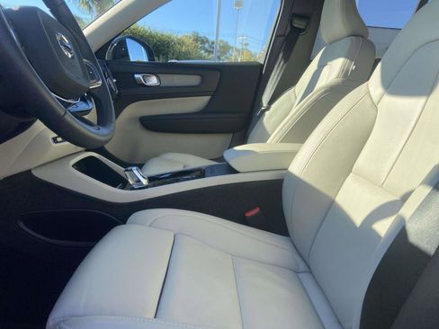 Certified 2023 Volvo XC40 B5 Plus w/ Protection Package Premier image 17