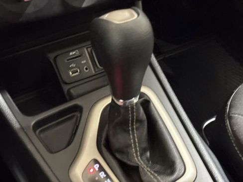 Used 2015 Jeep Cherokee Sport w/ Sport Appearance Group FWD image 16