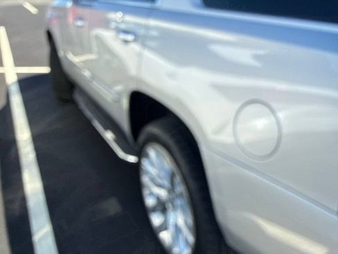 Used 2020 Cadillac Escalade Luxury AWD/4WD image 12