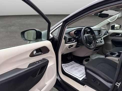 Used 2018 Chrysler Pacifica Touring Plus w/ Tire & Wheel Group image 11